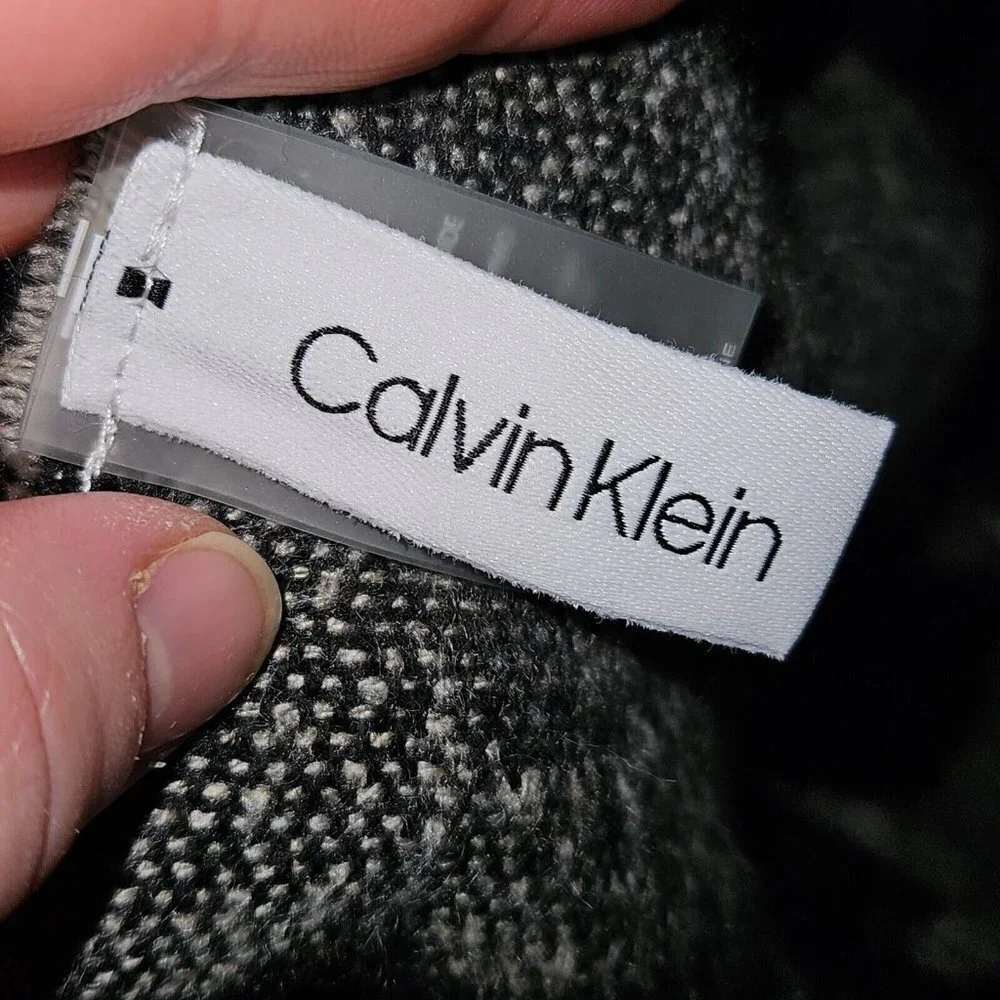 Calvin Klein Scarf Black White Design Spellout Soft Fringe READ